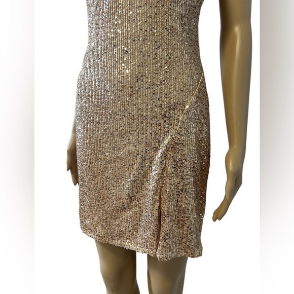 Elegant Gold Sequin One-Shoulder Dress - Picture 2 of 6